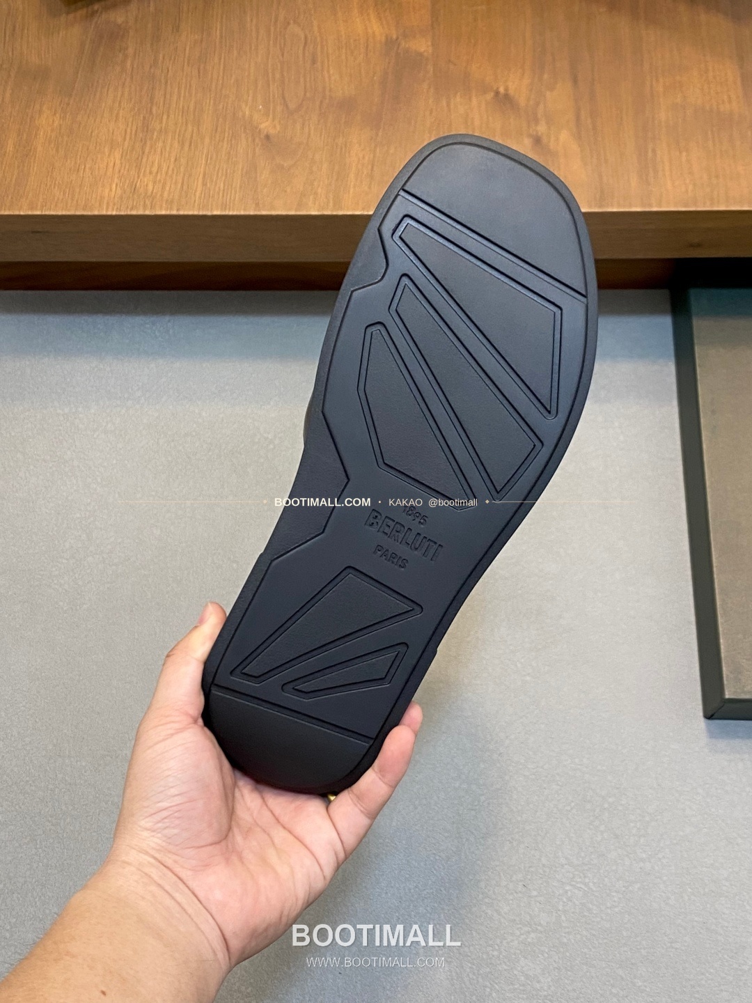 벨루티 베네치아가죽 핸드페인팅 슬라이드 샌들 브라운 Berluti Venezia Calfskin Hand Painted Slide Sandals 8