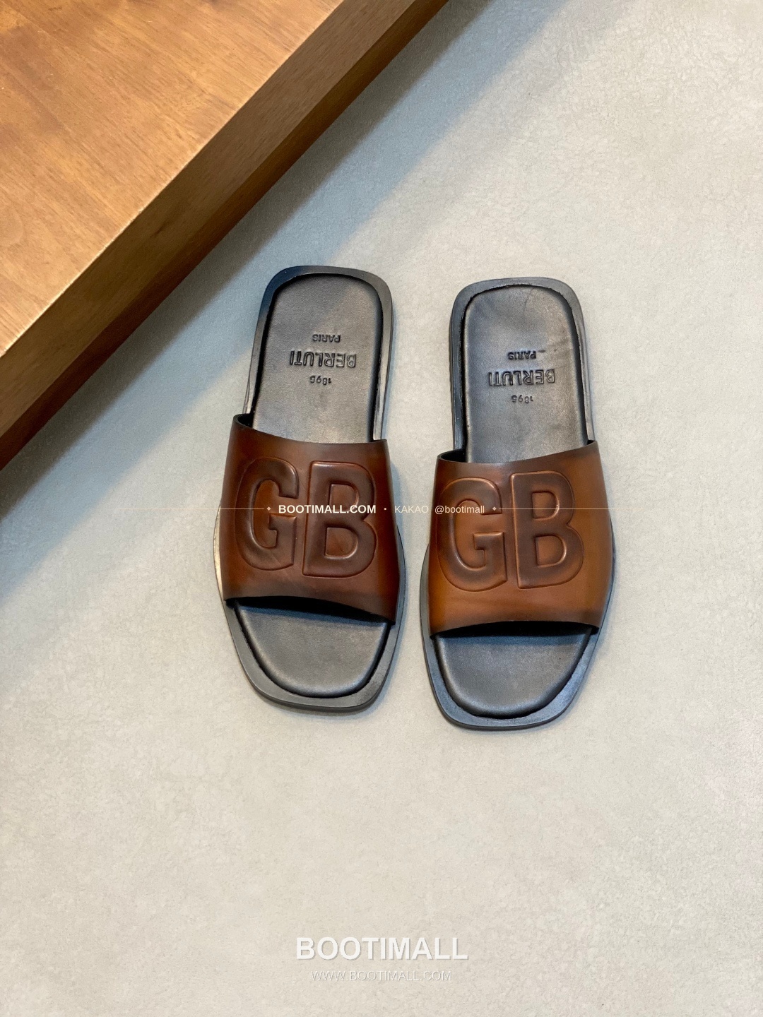 벨루티 베네치아가죽 핸드페인팅 슬라이드 샌들 브라운 Berluti Venezia Calfskin Hand Painted Slide Sandals 1