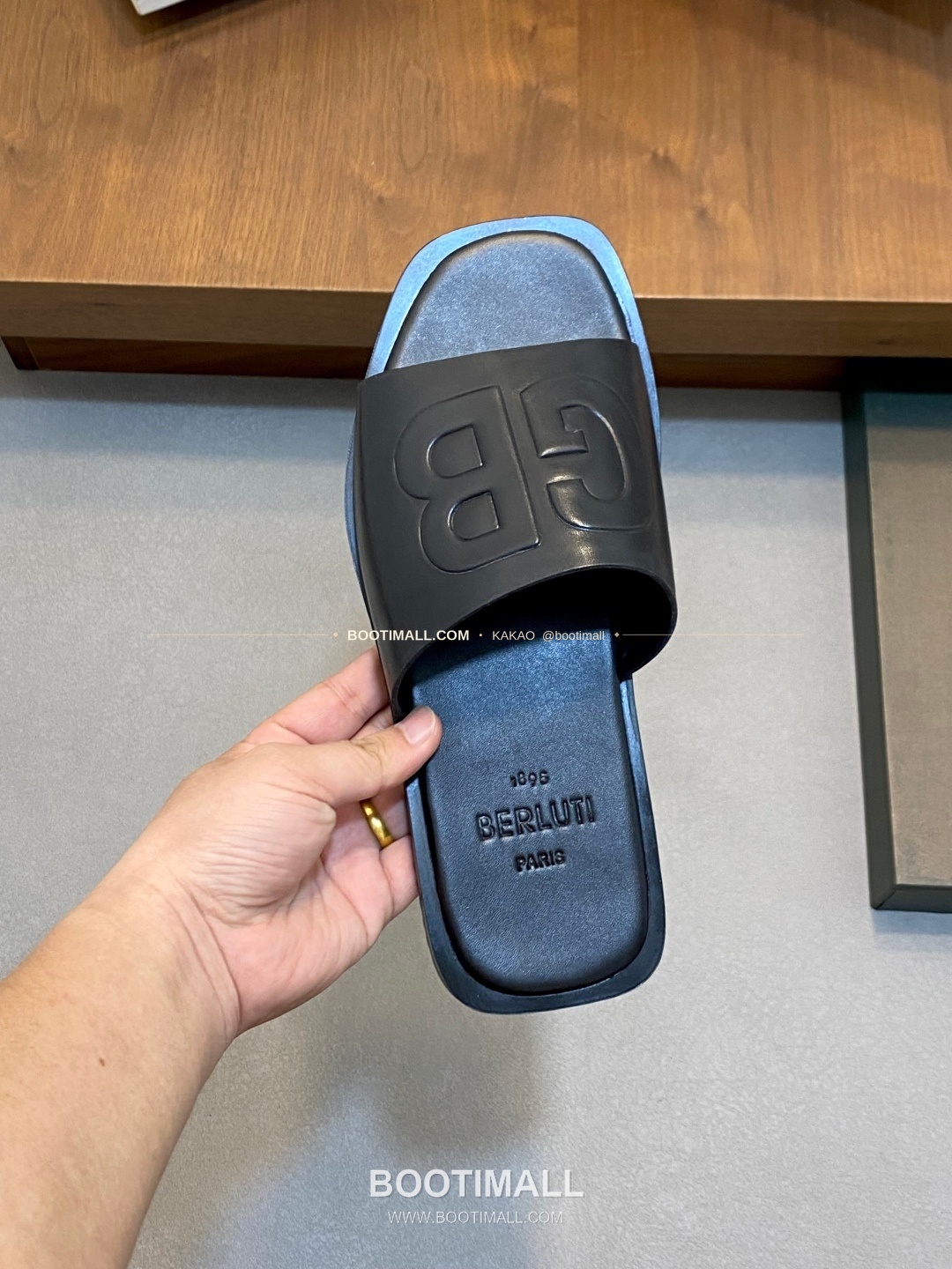 벨루티 베네치아가죽 핸드페인팅 슬라이드 샌들 블랙 Berluti Venezia Calfskin Hand Painted Slide Sandals 7