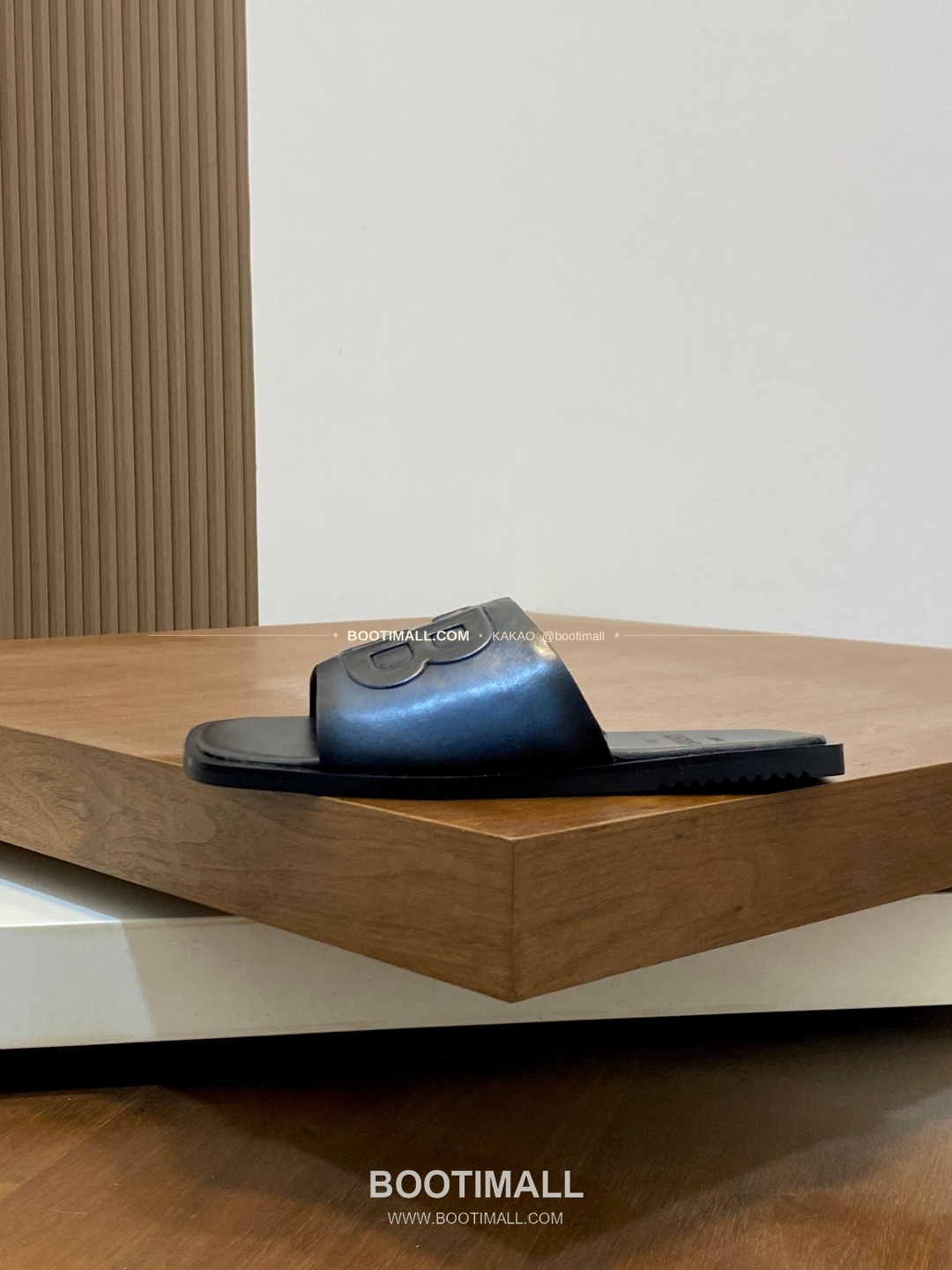 벨루티 베네치아가죽 핸드페인팅 슬라이드 샌들 네이비 Berluti Venezia Calfskin Hand Painted Slide Sandals 2