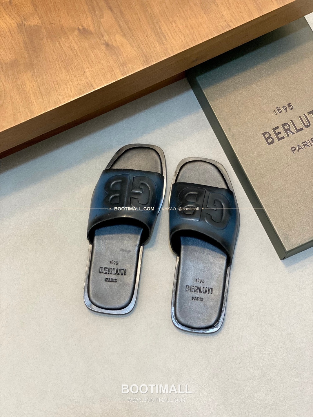 벨루티 베네치아가죽 핸드페인팅 슬라이드 샌들 네이비 Berluti Venezia Calfskin Hand Painted Slide Sandals 5