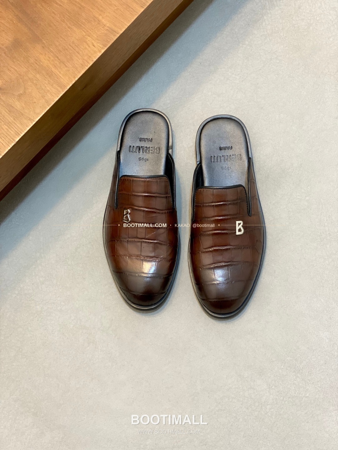 벨루티 송아지가죽 로고 슬립온 하프 샌들 다크브라운 Berluti Calfskin Logo Slip-On Half Sandals 1