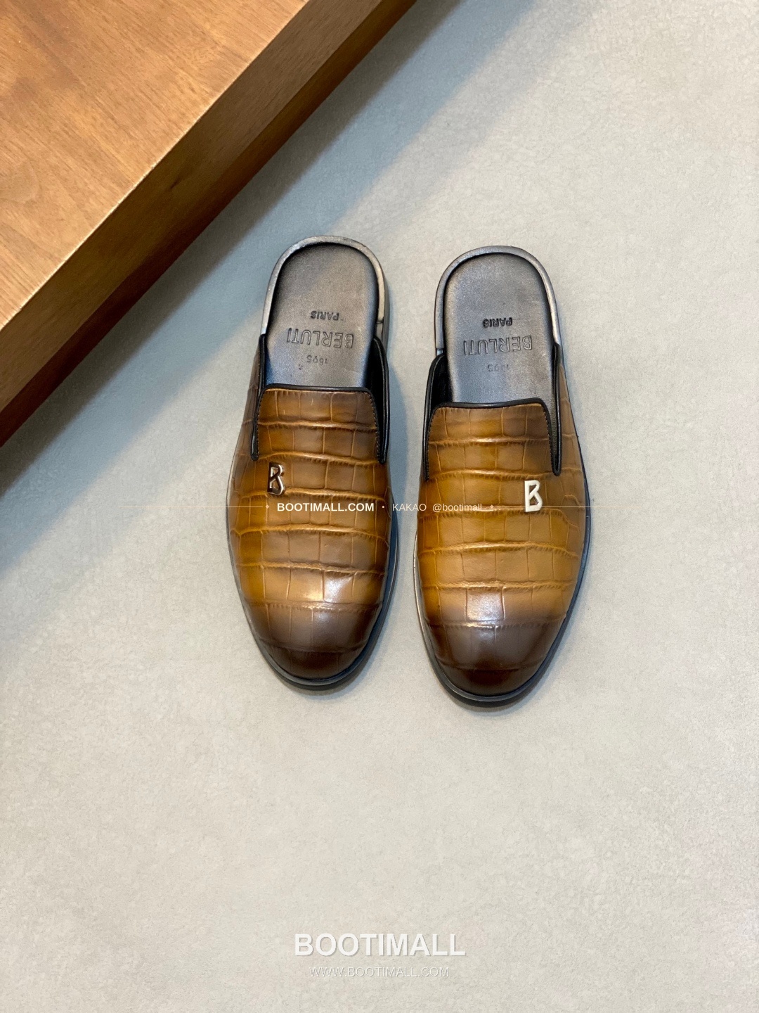 벨루티 송아지가죽 로고 슬립온 하프 샌들 브라운 Berluti Calfskin Logo Slip-On Half Sandals 1