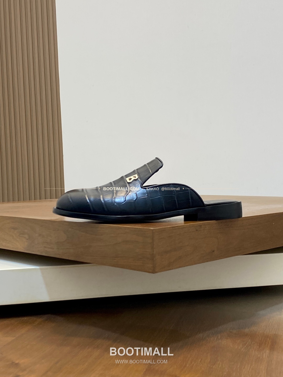 벨루티 송아지가죽 로고 슬립온 하프 샌들 네이비 Berluti Calfskin Logo Slip-On Half Sandals 2