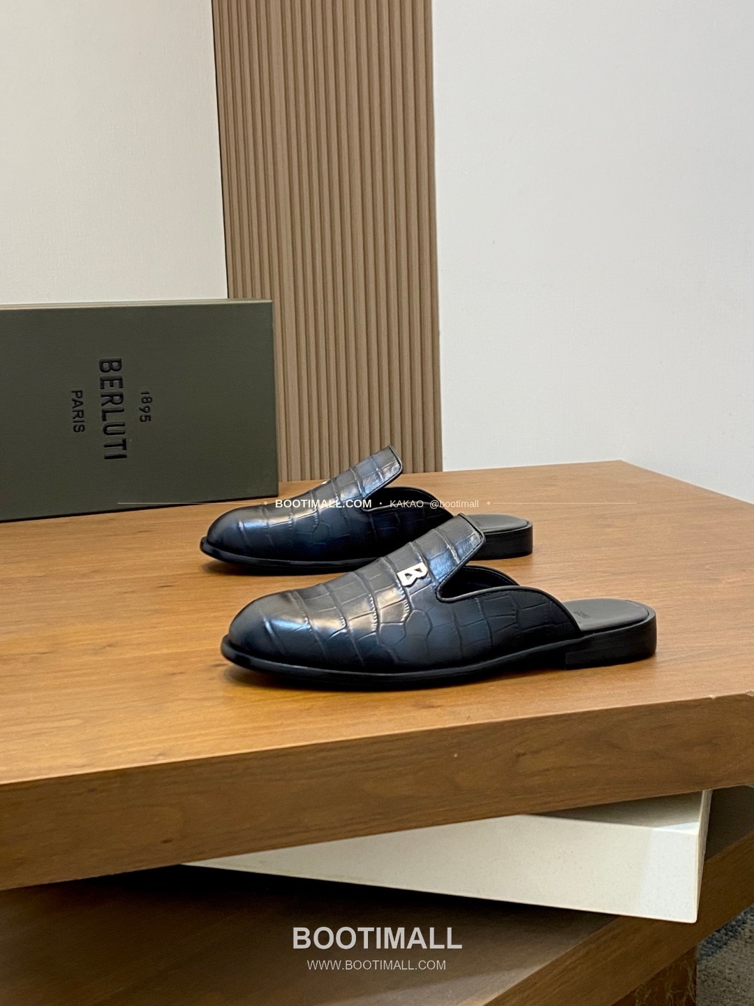 벨루티 송아지가죽 로고 슬립온 하프 샌들 네이비 Berluti Calfskin Logo Slip-On Half Sandals 3