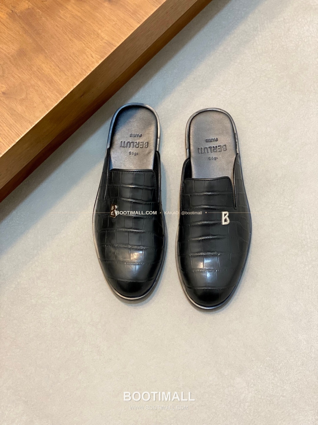벨루티 송아지가죽 로고 슬립온 하프 샌들 블랙 Berluti Calfskin Logo Slip-On Half Sandals 1