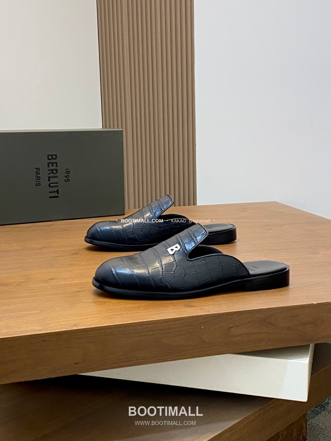 벨루티 송아지가죽 로고 슬립온 하프 샌들 블랙 Berluti Calfskin Logo Slip-On Half Sandals 3