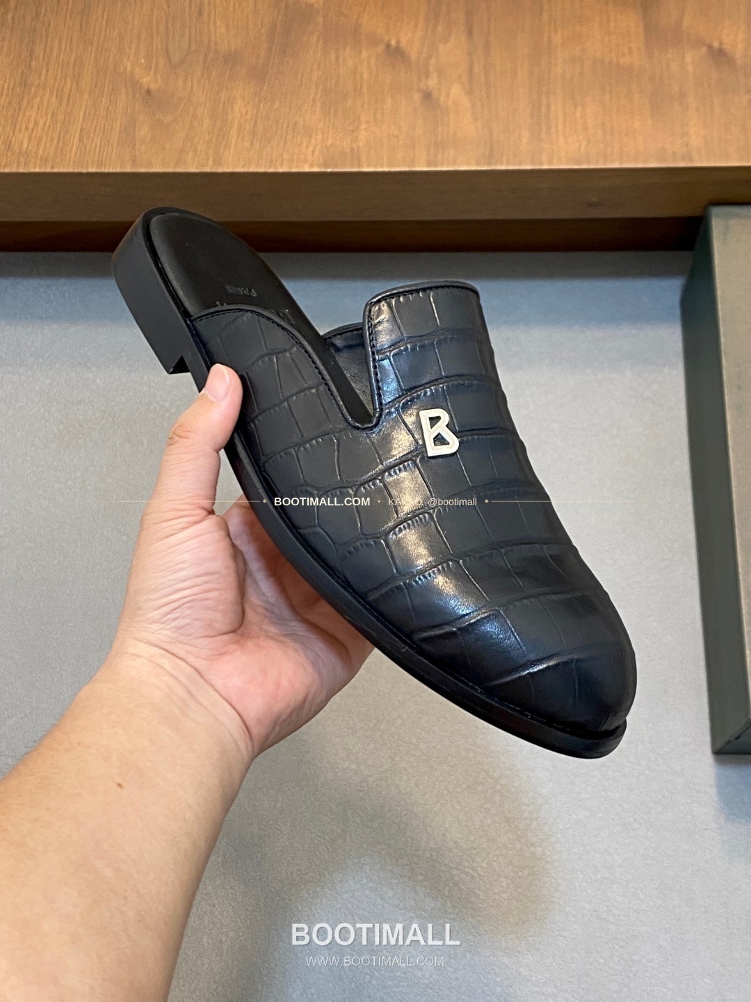 벨루티 송아지가죽 로고 슬립온 하프 샌들 블랙 Berluti Calfskin Logo Slip-On Half Sandals 4