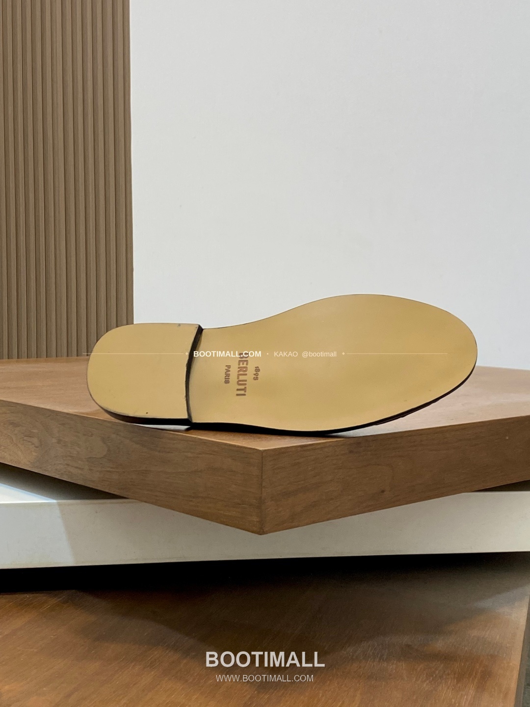 벨루티 송아지가죽 로고 슬립온 하프 샌들 블랙 Berluti Calfskin Logo Slip-On Half Sandals 9