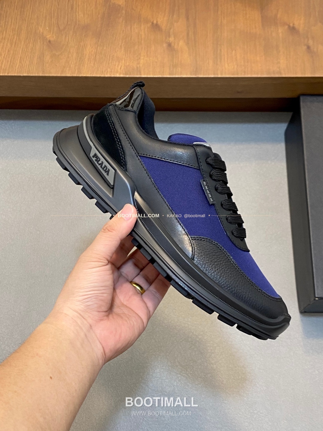 프라다 송아지가죽 나일론 믹스 로고 레이스업 스니커즈 네이비 Prada Calfskin Nylon Mix Logo Lace-Up Sneakers 4