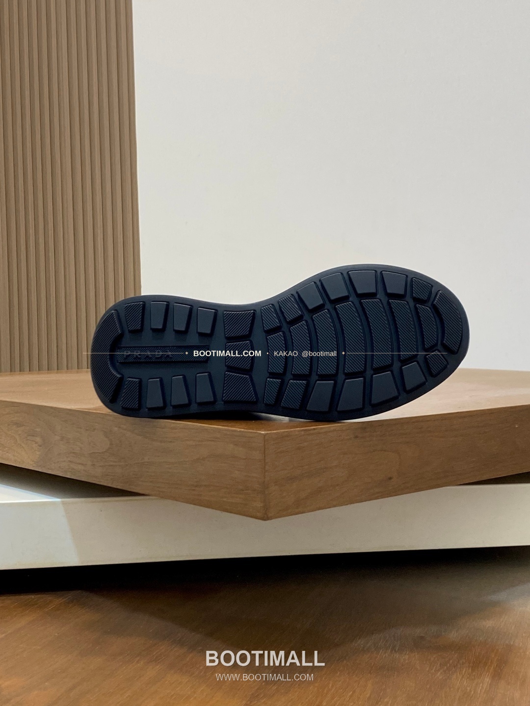 프라다 송아지가죽 나일론 믹스 로고 레이스업 스니커즈 네이비 Prada Calfskin Nylon Mix Logo Lace-Up Sneakers 9