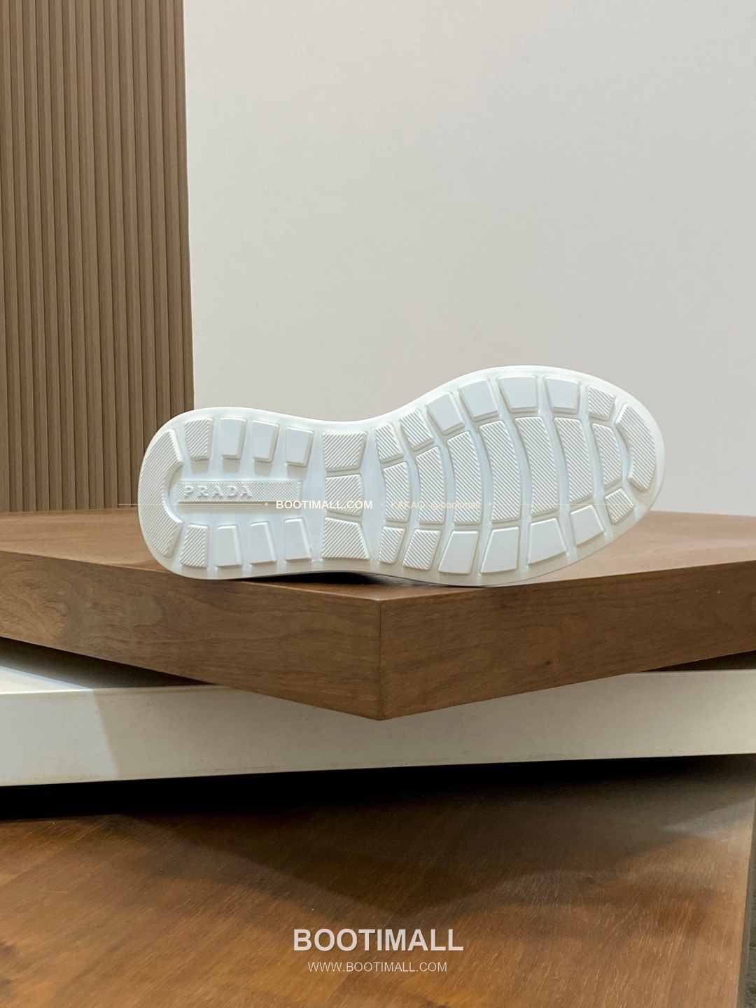 프라다 송아지가죽 나일론 믹스 로고 레이스업 스니커즈 화이트 Prada Calfskin Nylon Mix Logo Lace-Up Sneakers 9