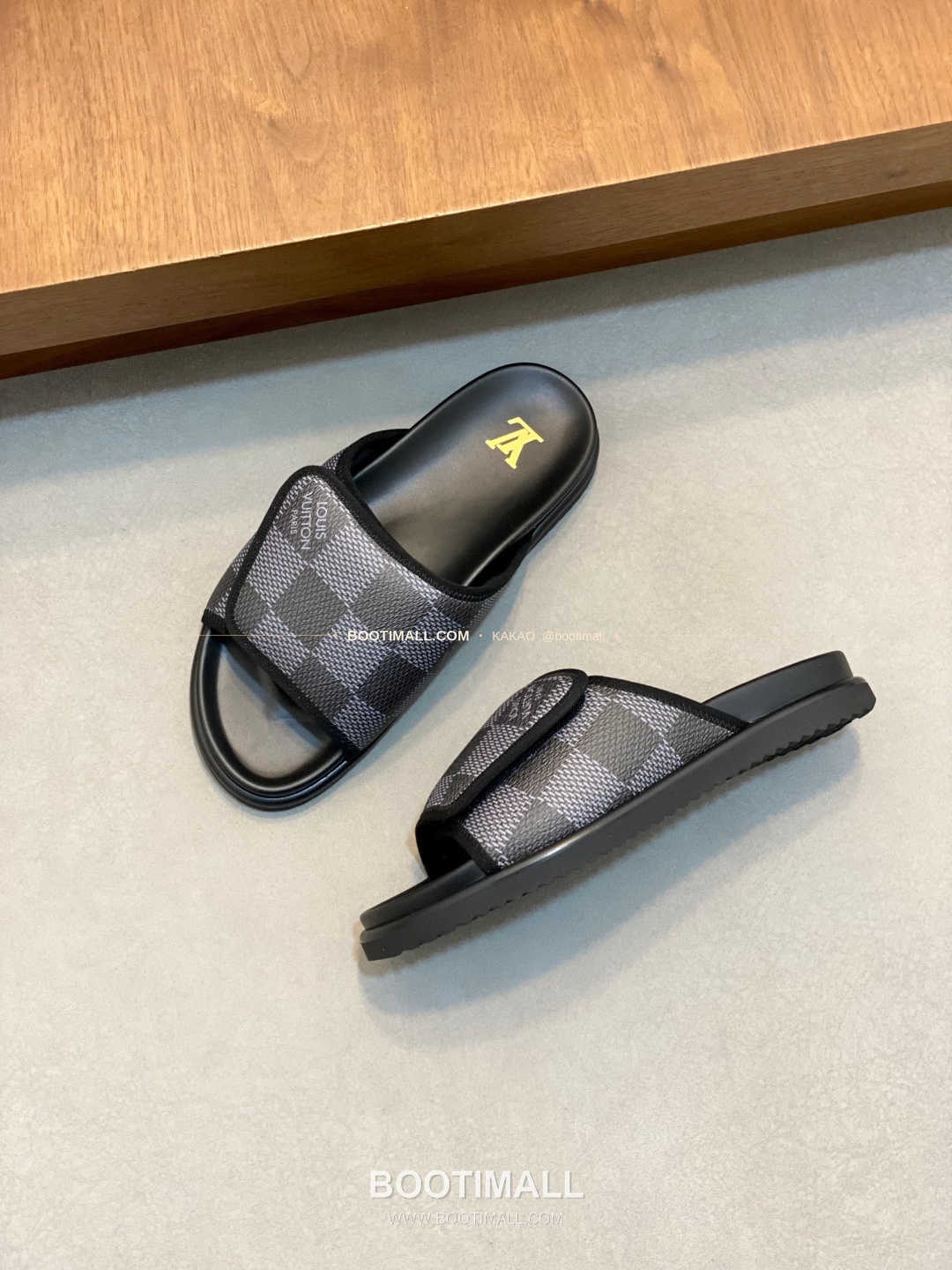 루이비통 모노그램 벨크로 패딩 슬라이드 샌들 Louis Vuitton Monogram Velcro Padded Slide Sandals 6