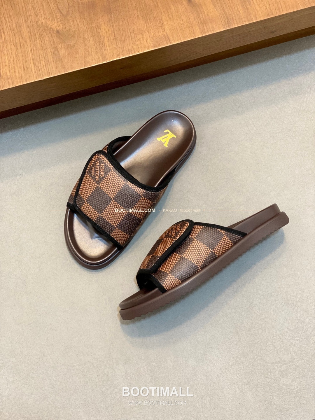 루이비통 모노그램 벨크로 패딩 슬라이드 샌들 Louis Vuitton Monogram Velcro Padded Slide Sandals 6