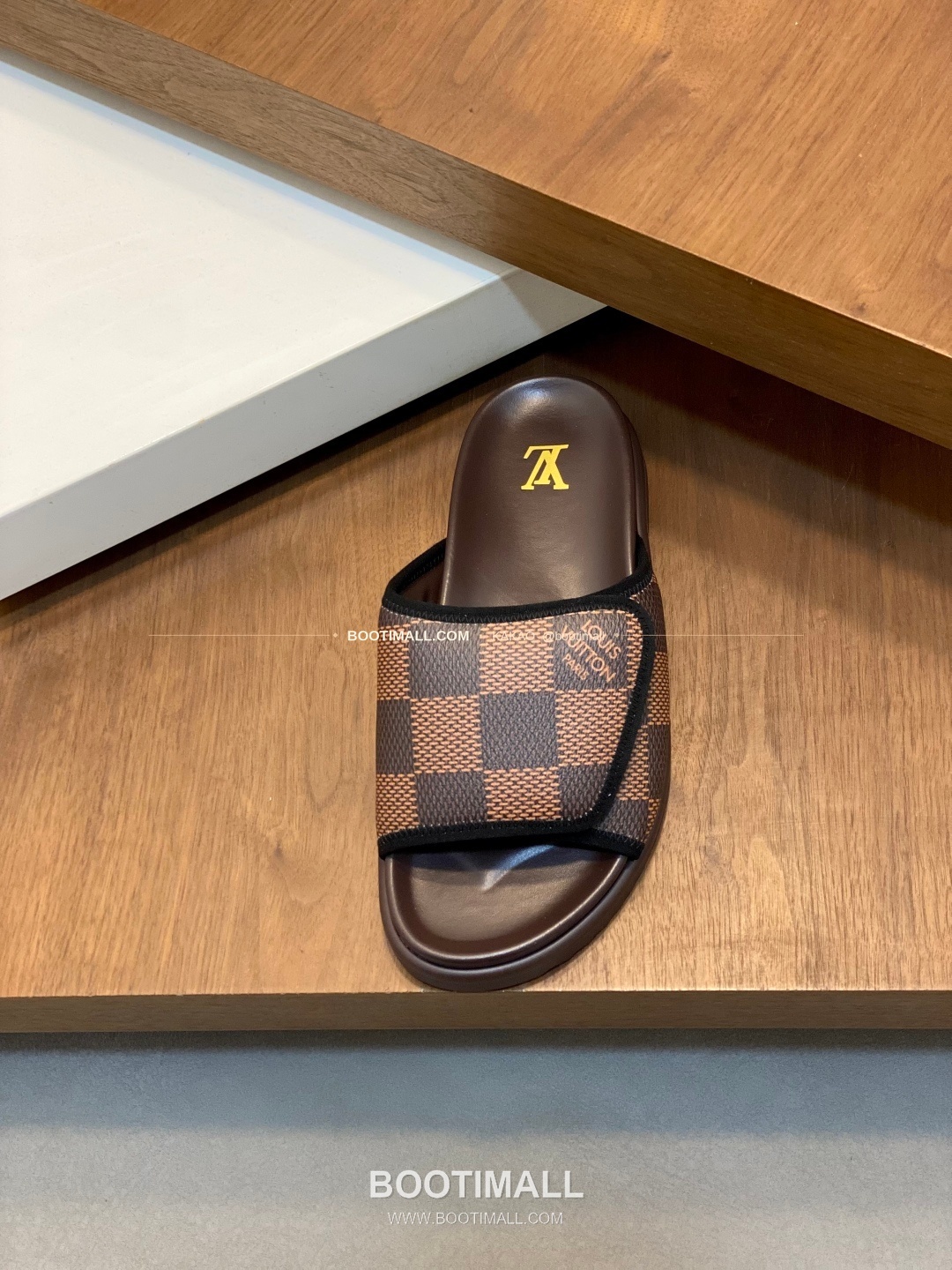 루이비통 모노그램 벨크로 패딩 슬라이드 샌들 Louis Vuitton Monogram Velcro Padded Slide Sandals 9