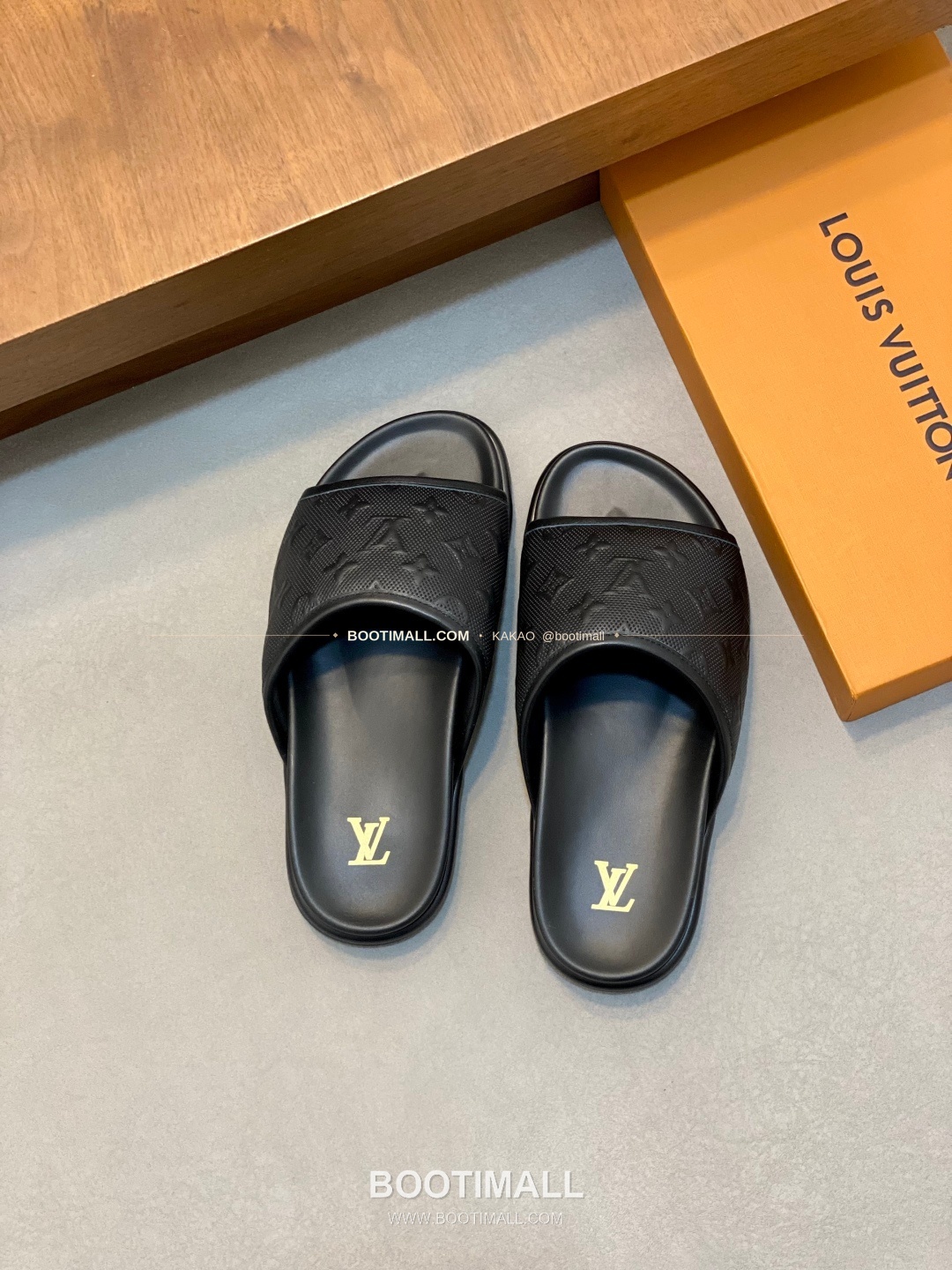 루이비통 모노그램 벨크로 패딩 슬라이드 샌들 Louis Vuitton Monogram Velcro Padded Slide Sandals 5