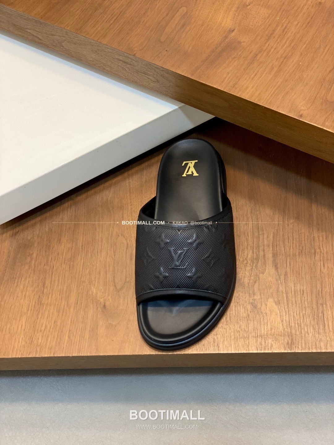 루이비통 모노그램 벨크로 패딩 슬라이드 샌들 Louis Vuitton Monogram Velcro Padded Slide Sandals 9