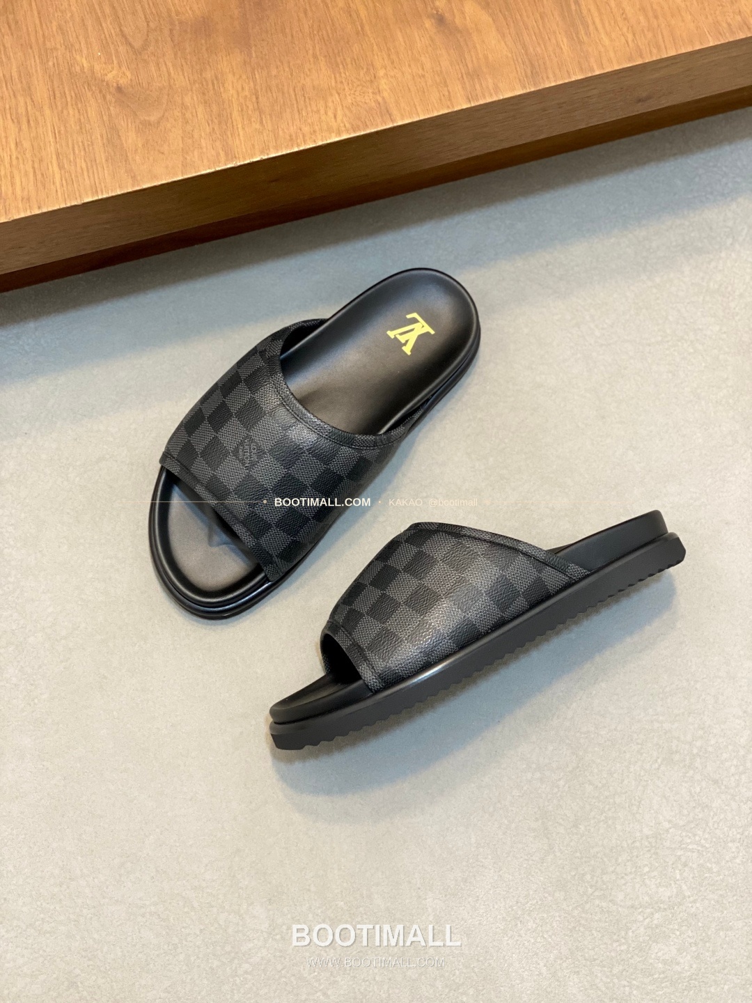 루이비통 모노그램 벨크로 패딩 슬라이드 샌들 Louis Vuitton Monogram Velcro Padded Slide Sandals 6