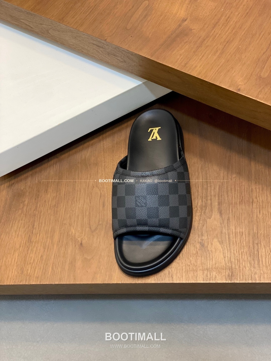 루이비통 모노그램 벨크로 패딩 슬라이드 샌들 Louis Vuitton Monogram Velcro Padded Slide Sandals 9