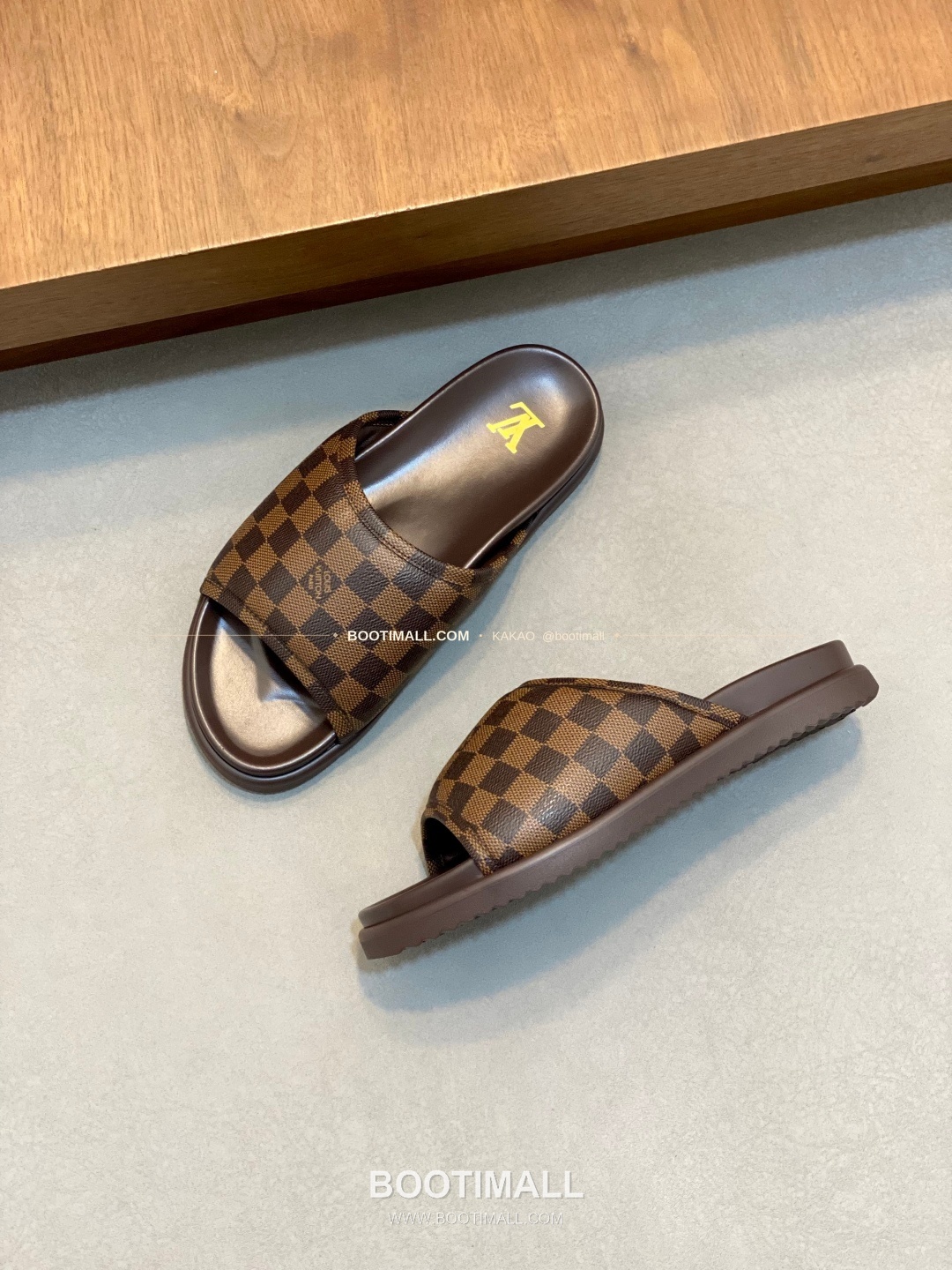 루이비통 모노그램 벨크로 패딩 슬라이드 샌들 Louis Vuitton Monogram Velcro Padded Slide Sandals 6