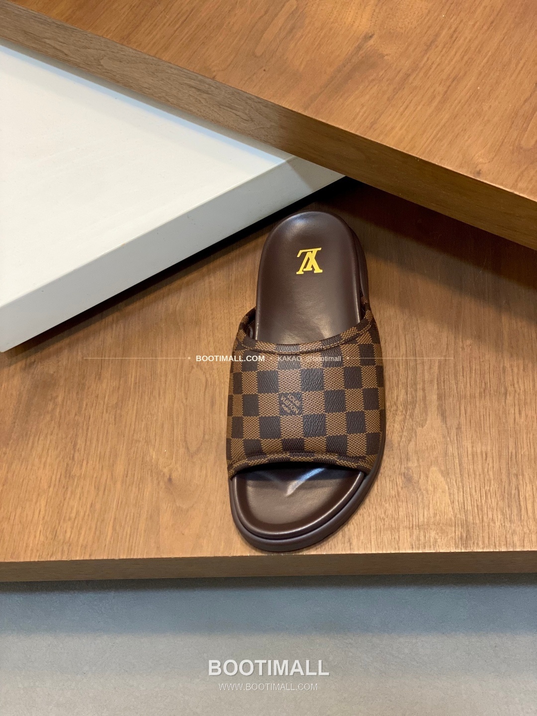 루이비통 모노그램 벨크로 패딩 슬라이드 샌들 Louis Vuitton Monogram Velcro Padded Slide Sandals 9