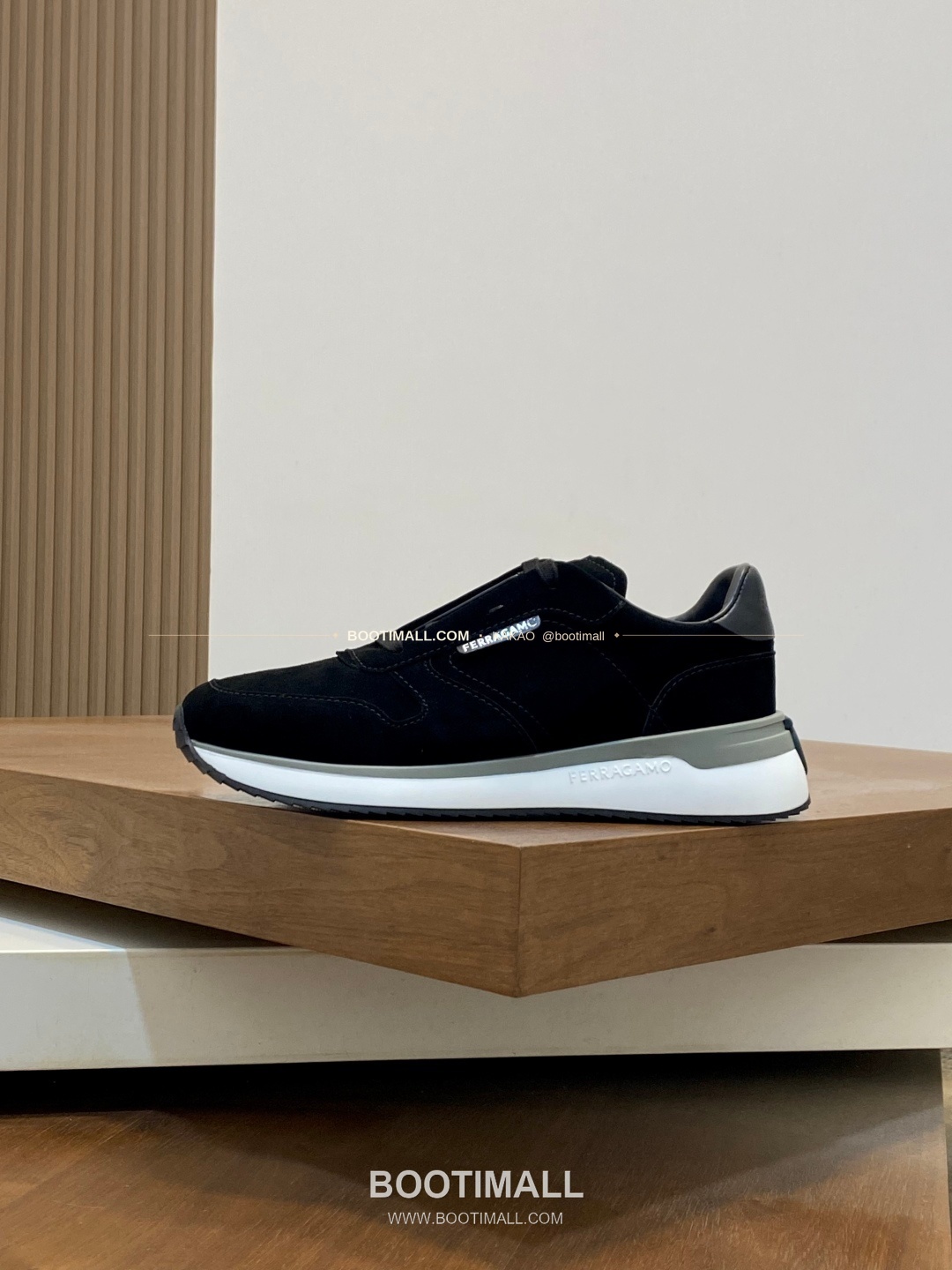 페레가모 스웨이드 레더 로고 히든레이스 스니커즈 블랙 Ferragamo Suede Leather Logo Hidden Lace Sneakers 2