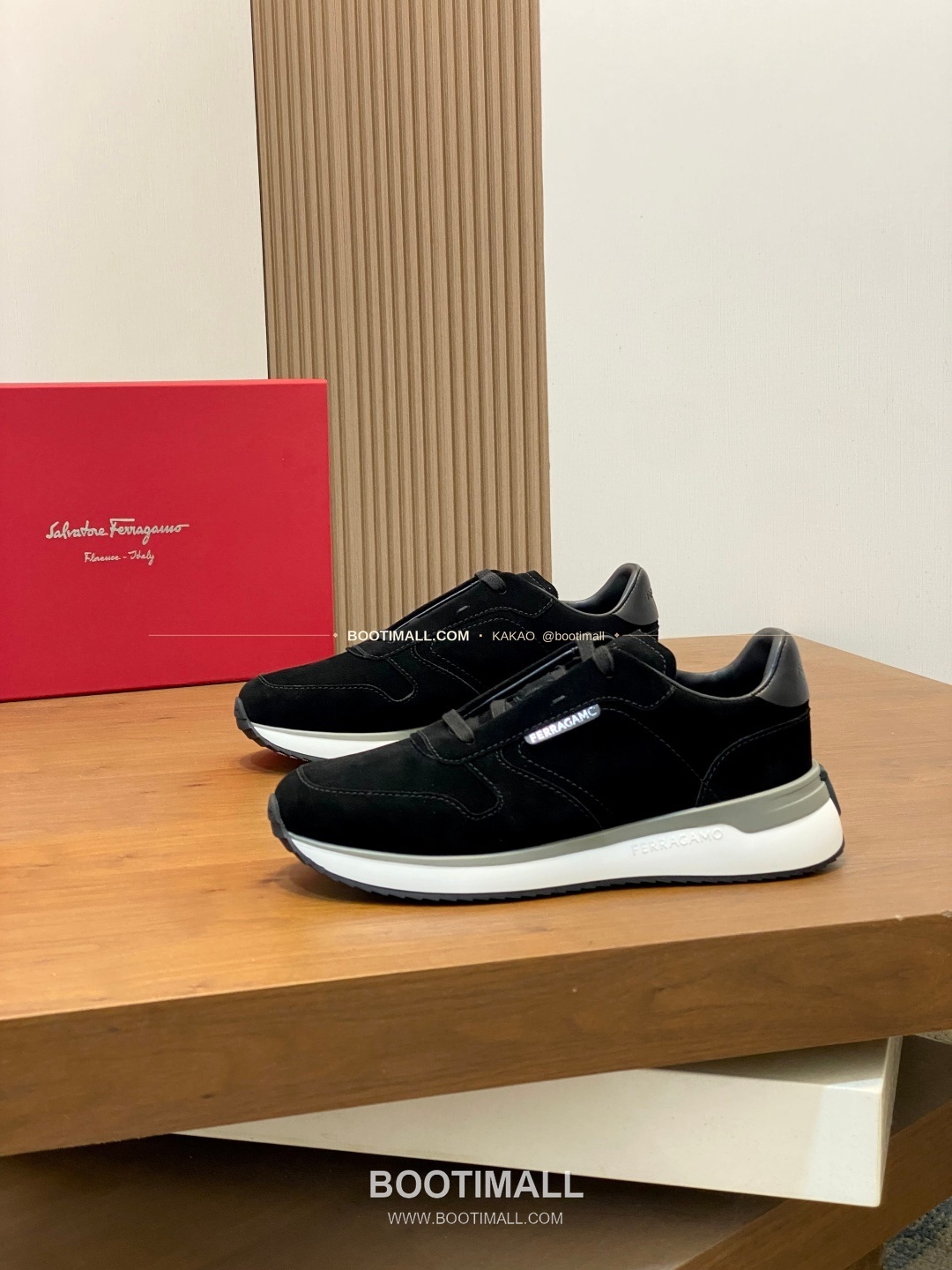 페레가모 스웨이드 레더 로고 히든레이스 스니커즈 블랙 Ferragamo Suede Leather Logo Hidden Lace Sneakers 3