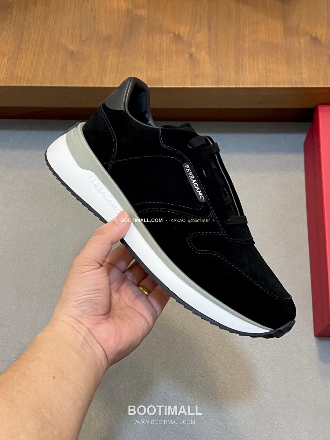 페레가모 스웨이드 레더 로고 히든레이스 스니커즈 블랙 Ferragamo Suede Leather Logo Hidden Lace Sneakers 4