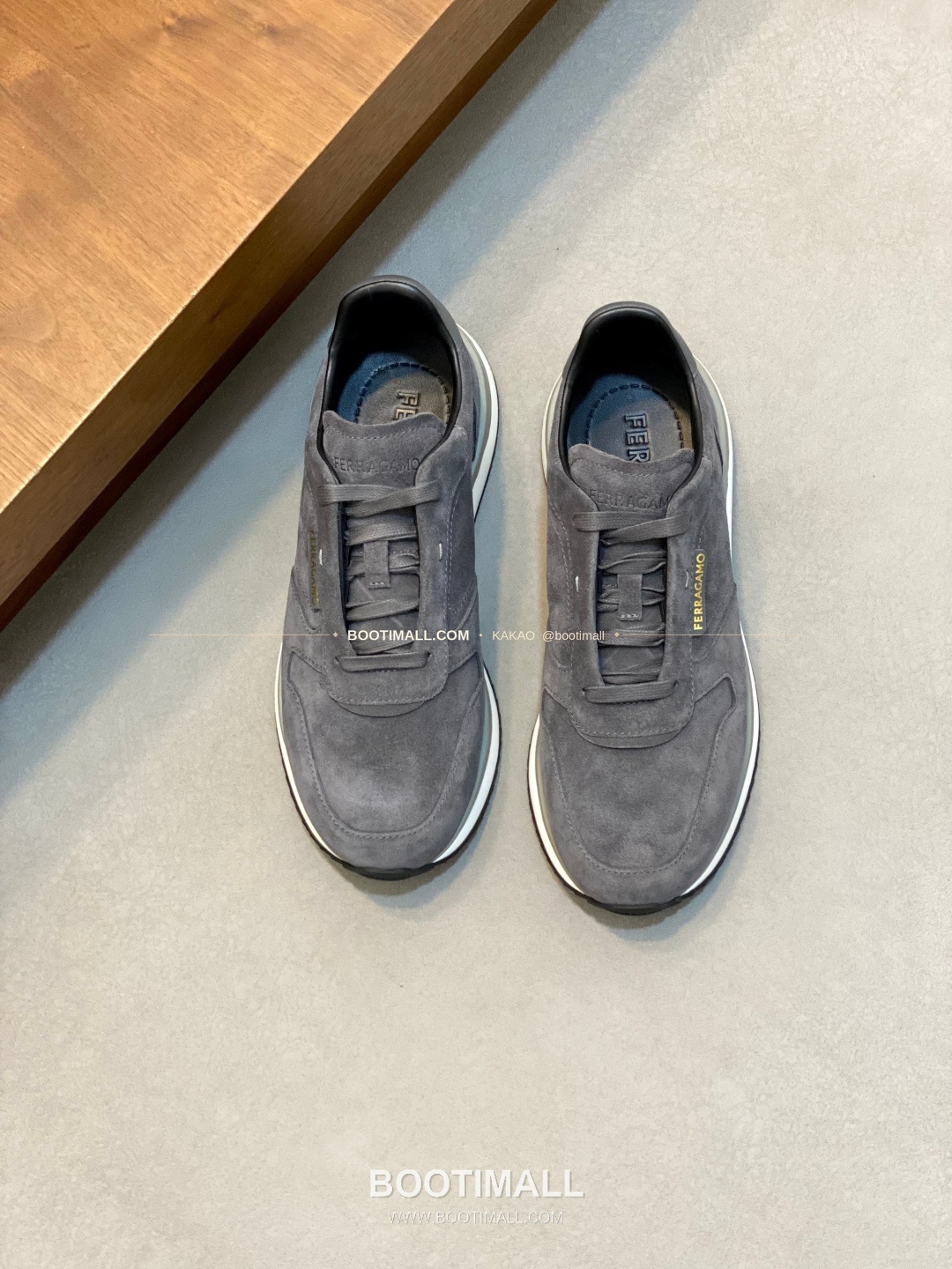 페레가모 스웨이드 레더 로고 히든레이스 스니커즈 그레이 Ferragamo Suede Leather Logo Hidden Lace Sneakers 1