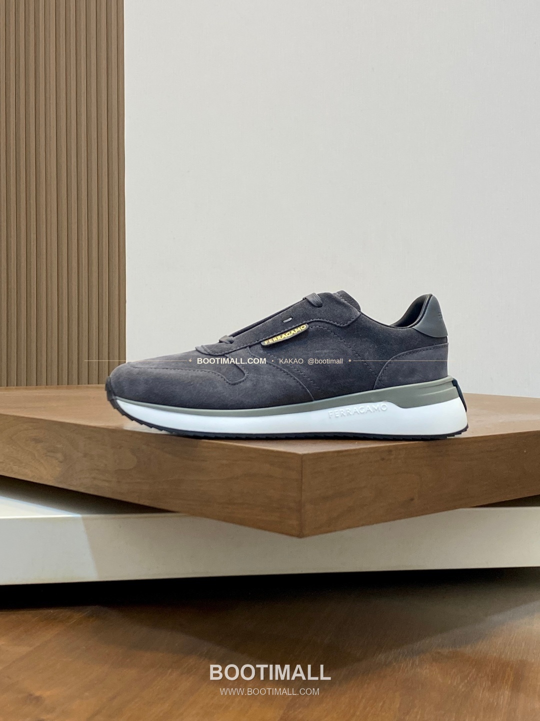 페레가모 스웨이드 레더 로고 히든레이스 스니커즈 그레이 Ferragamo Suede Leather Logo Hidden Lace Sneakers 2