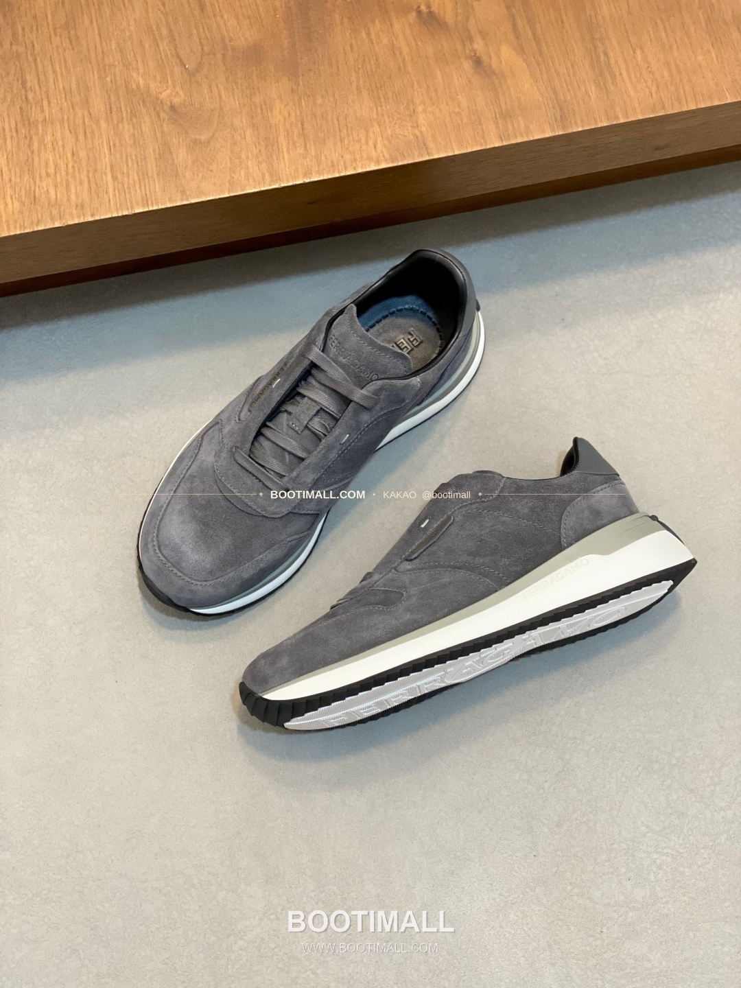 페레가모 스웨이드 레더 로고 히든레이스 스니커즈 그레이 Ferragamo Suede Leather Logo Hidden Lace Sneakers 5