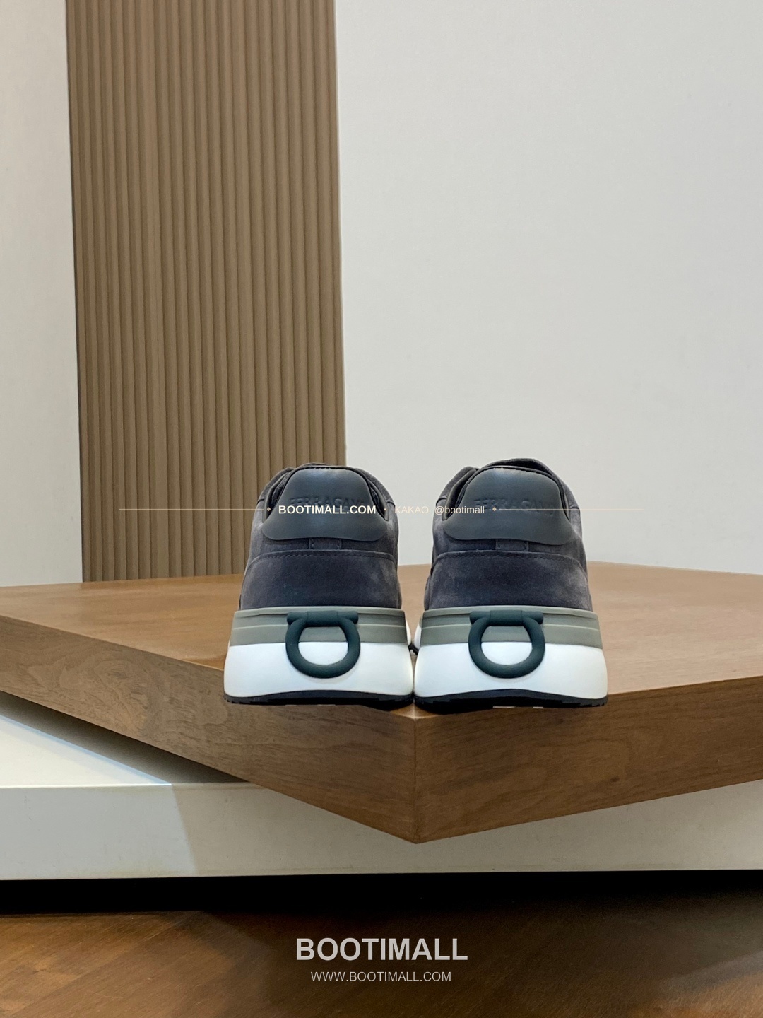 페레가모 스웨이드 레더 로고 히든레이스 스니커즈 그레이 Ferragamo Suede Leather Logo Hidden Lace Sneakers 8