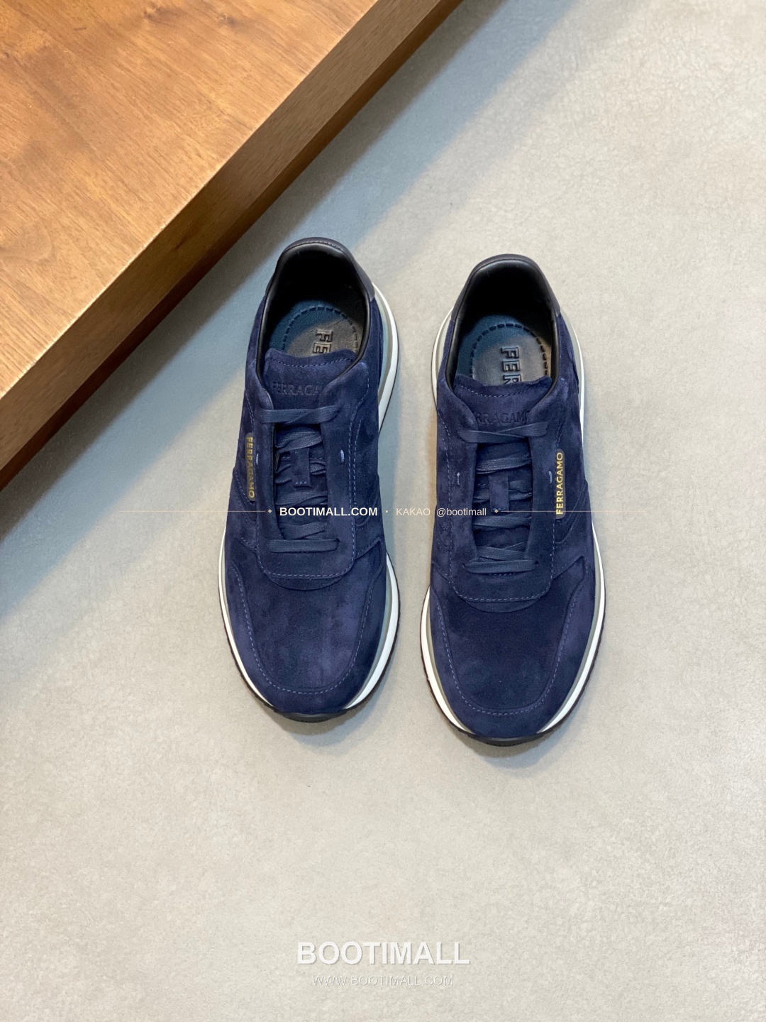 페레가모 스웨이드 레더 로고 히든레이스 스니커즈 네이비 Ferragamo Suede Leather Logo Hidden Lace Sneakers 1