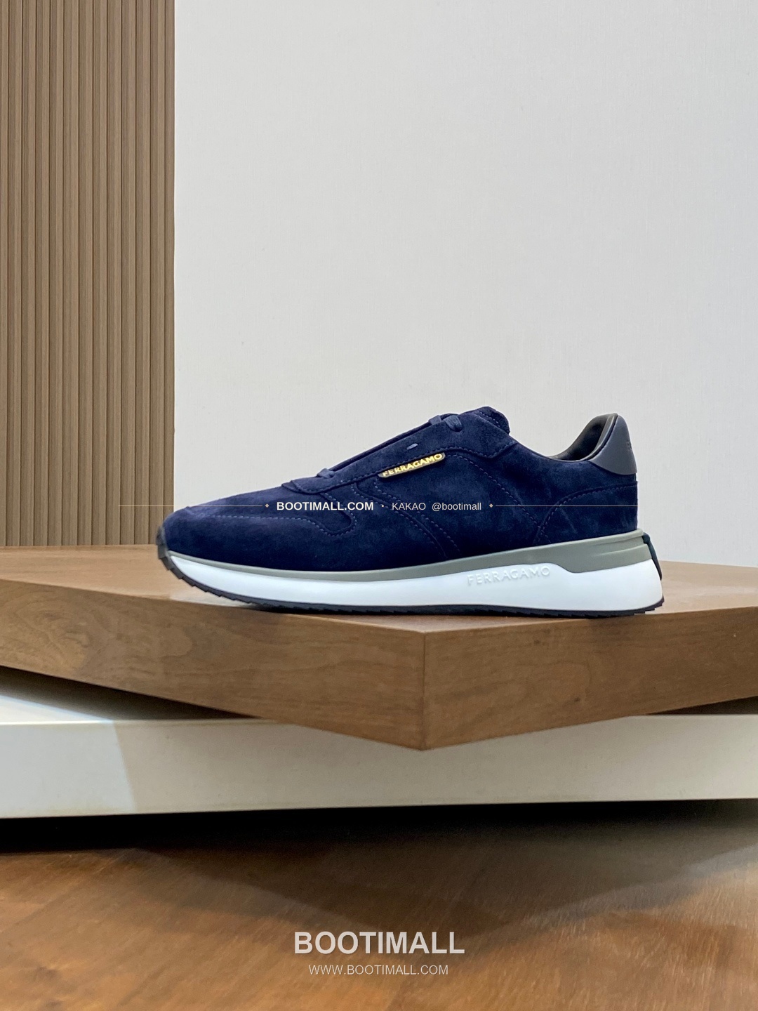 페레가모 스웨이드 레더 로고 히든레이스 스니커즈 네이비 Ferragamo Suede Leather Logo Hidden Lace Sneakers 2