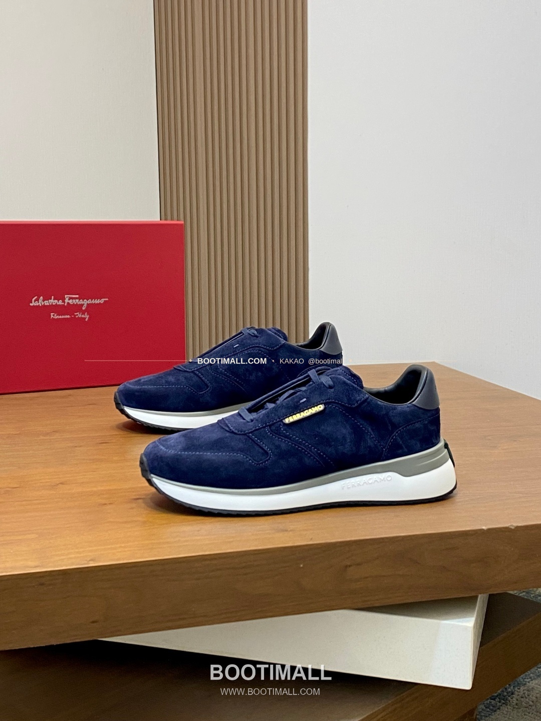 페레가모 스웨이드 레더 로고 히든레이스 스니커즈 네이비 Ferragamo Suede Leather Logo Hidden Lace Sneakers 3