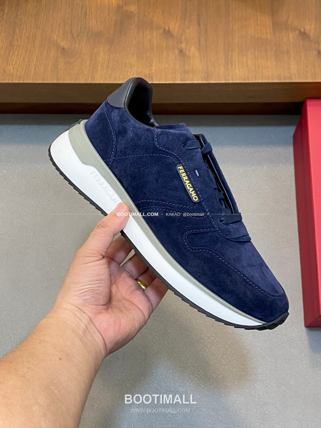 페레가모 스웨이드 레더 로고 히든레이스 스니커즈 네이비 Ferragamo Suede Leather Logo Hidden Lace Sneakers 4