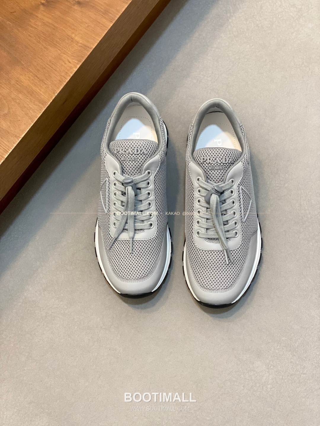 프라다 테크패브릭 송아지가죽 기하학 스티치 로고 레이스업 스니커즈 그레이 Prada Tech Fabric Calfskin Geometric Stitch Logo Lace-Up Sneakers 1