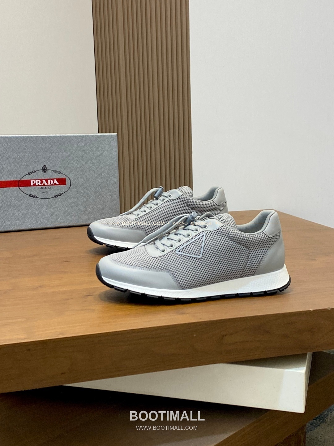 프라다 테크패브릭 송아지가죽 기하학 스티치 로고 레이스업 스니커즈 그레이 Prada Tech Fabric Calfskin Geometric Stitch Logo Lace-Up Sneakers 3