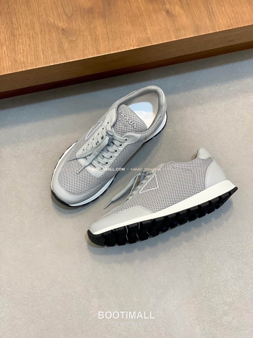 프라다 테크패브릭 송아지가죽 기하학 스티치 로고 레이스업 스니커즈 그레이 Prada Tech Fabric Calfskin Geometric Stitch Logo Lace-Up Sneakers 5