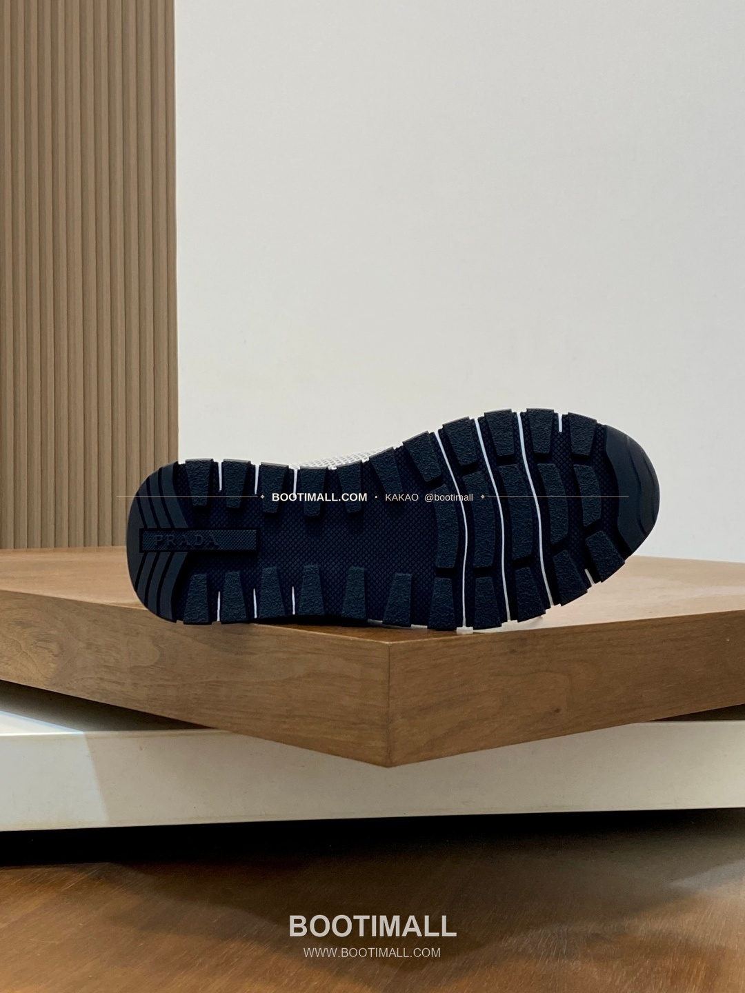 프라다 테크패브릭 송아지가죽 기하학 스티치 로고 레이스업 스니커즈 그레이 Prada Tech Fabric Calfskin Geometric Stitch Logo Lace-Up Sneakers 9