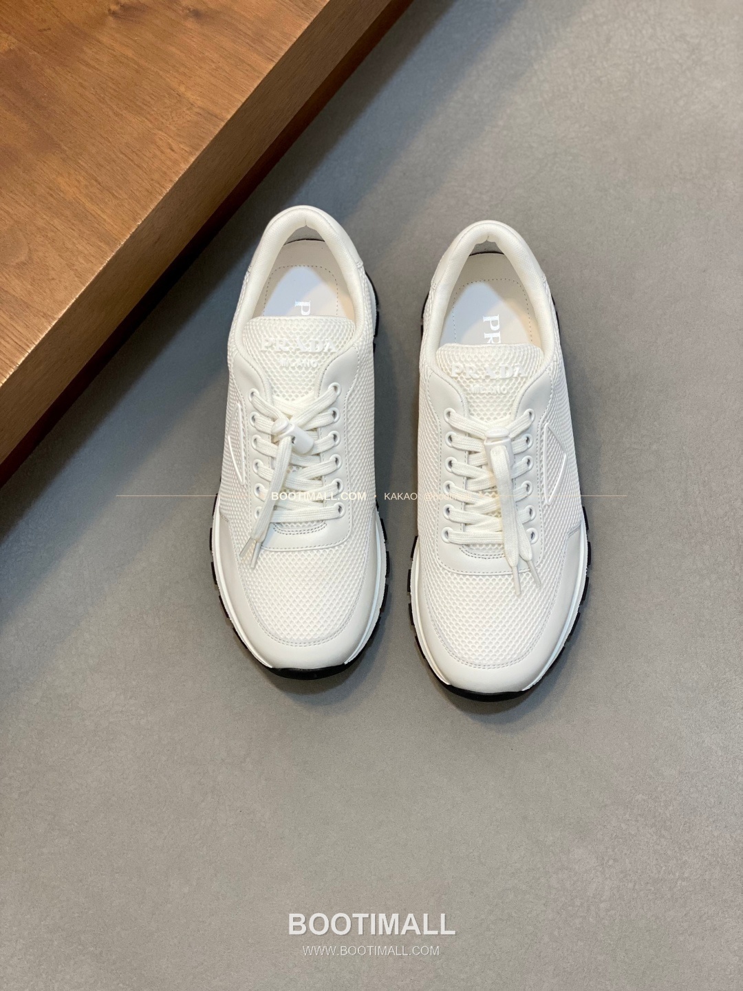 프라다 테크패브릭 송아지가죽 기하학 스티치 로고 레이스업 스니커즈 화이트 Prada Tech Fabric Calfskin Geometric Stitch Logo Lace-Up Sneakers 1