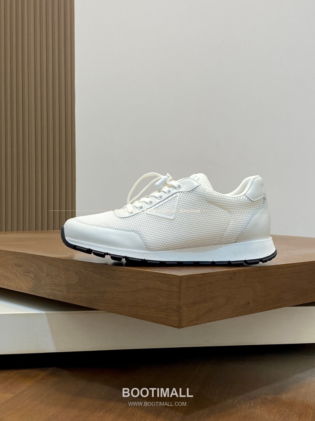 프라다 테크패브릭 송아지가죽 기하학 스티치 로고 레이스업 스니커즈 화이트 Prada Tech Fabric Calfskin Geometric Stitch Logo Lace-Up Sneakers 2