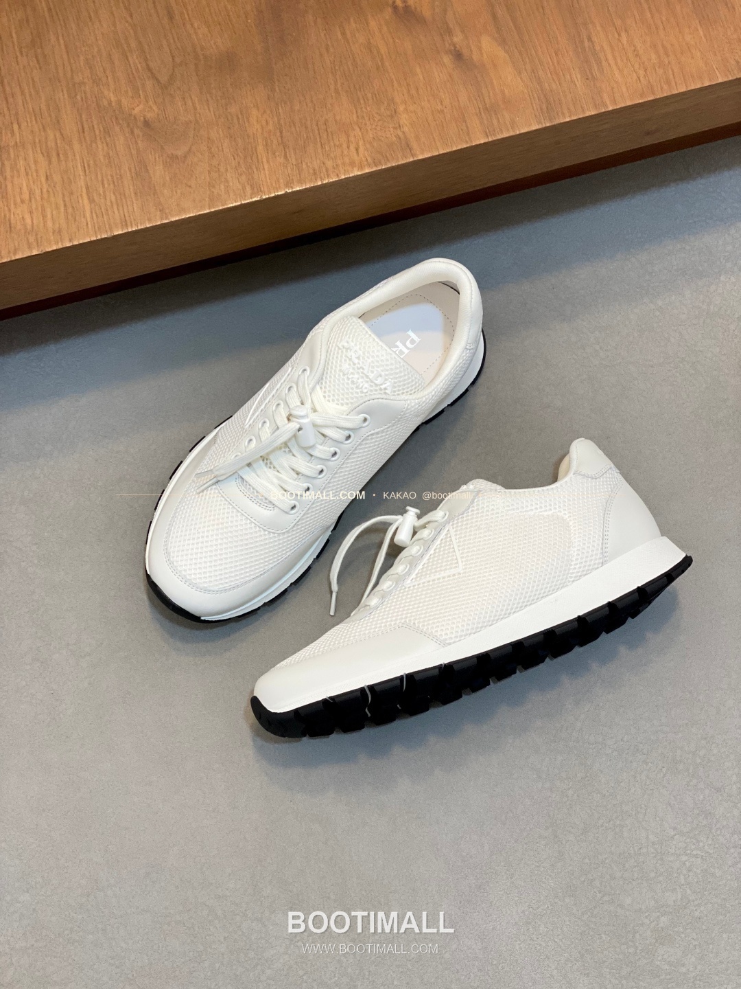 프라다 테크패브릭 송아지가죽 기하학 스티치 로고 레이스업 스니커즈 화이트 Prada Tech Fabric Calfskin Geometric Stitch Logo Lace-Up Sneakers 5