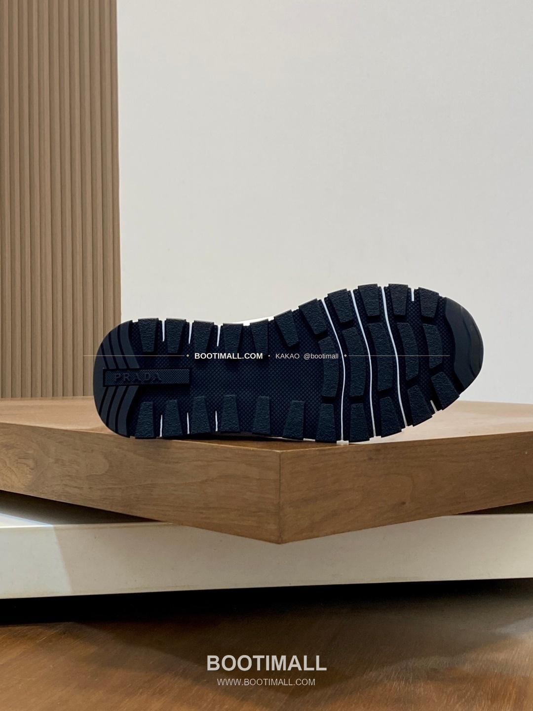 프라다 테크패브릭 송아지가죽 기하학 스티치 로고 레이스업 스니커즈 화이트 Prada Tech Fabric Calfskin Geometric Stitch Logo Lace-Up Sneakers 9