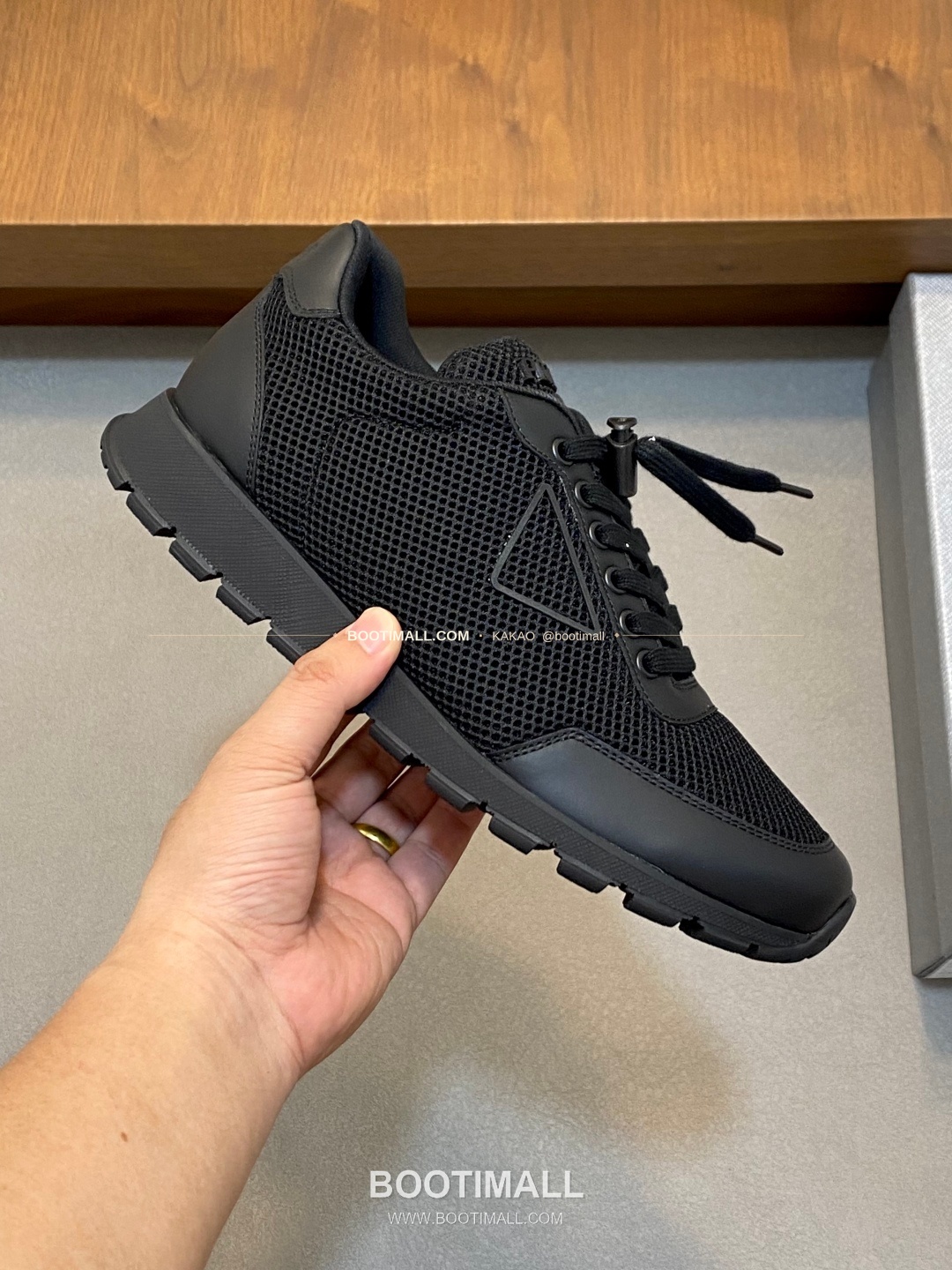 프라다 테크패브릭 송아지가죽 기하학 스티치 로고 레이스업 스니커즈 블랙 Prada Tech Fabric Calfskin Geometric Stitch Logo Lace-Up Sneakers 4