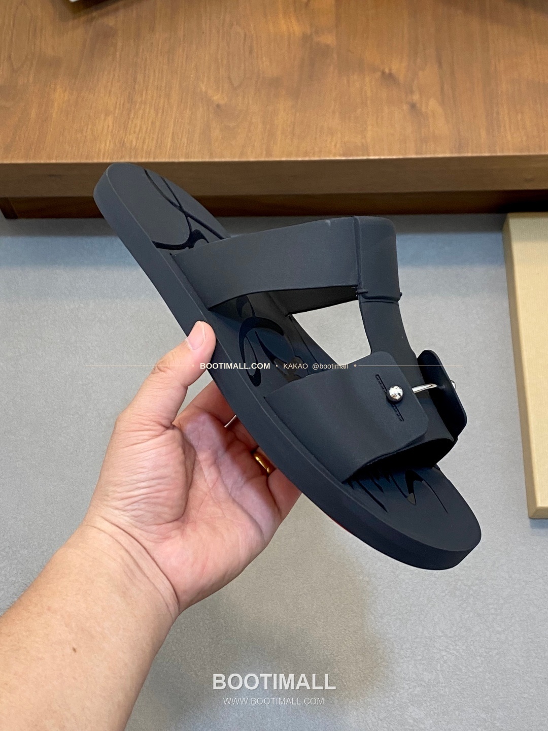 크리스찬루부탱 스트랩 로고 샌들 블랙 Christian Louboutin Strap Logo Sandals 4