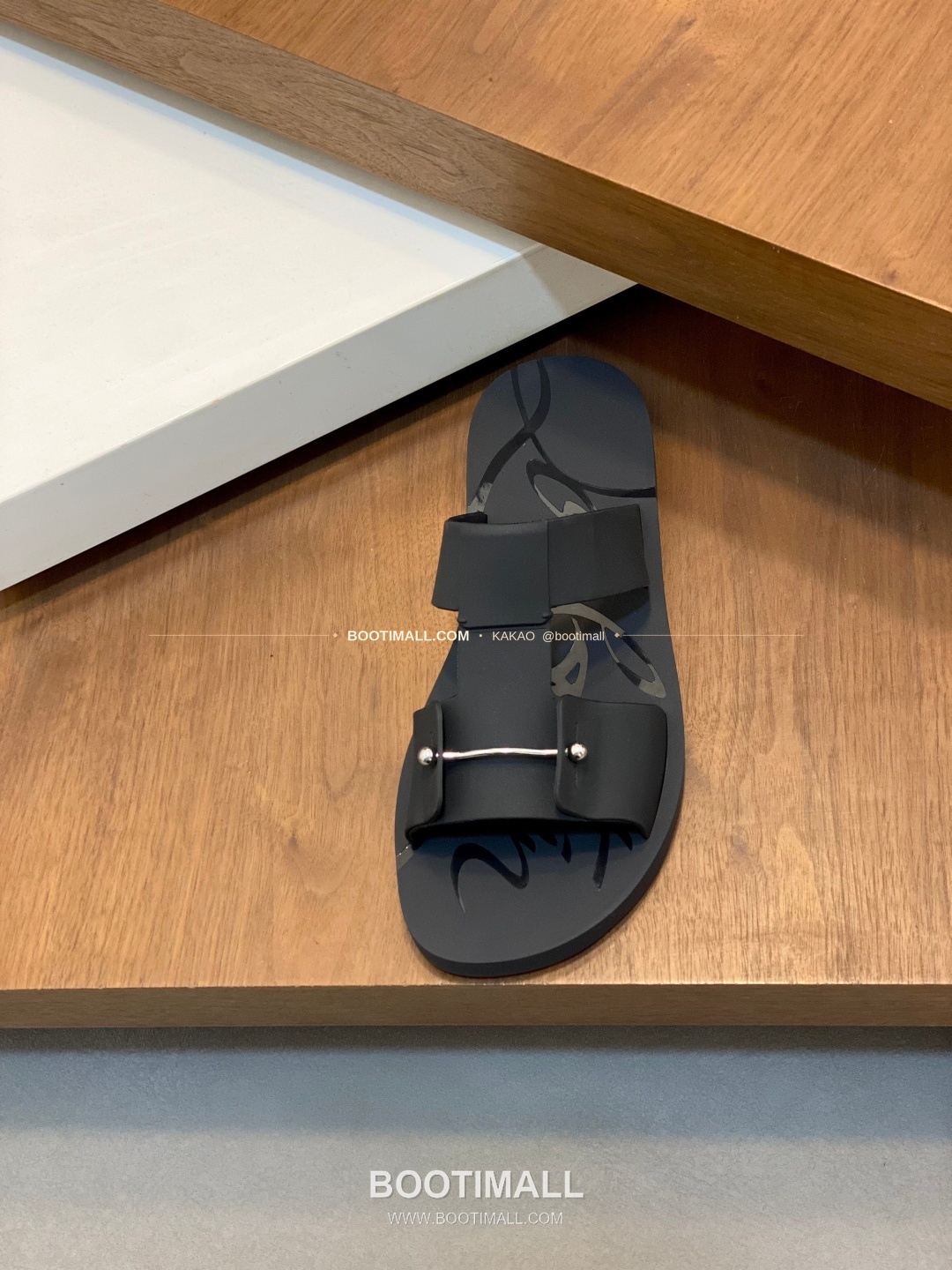 크리스찬루부탱 스트랩 로고 샌들 블랙 Christian Louboutin Strap Logo Sandals 9