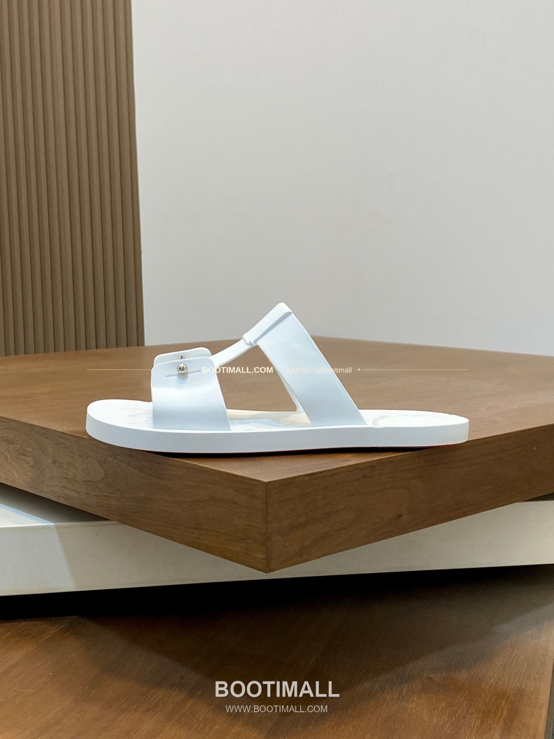 크리스찬루부탱 스트랩 로고 샌들 화이트 Christian Louboutin Strap Logo Sandals 2