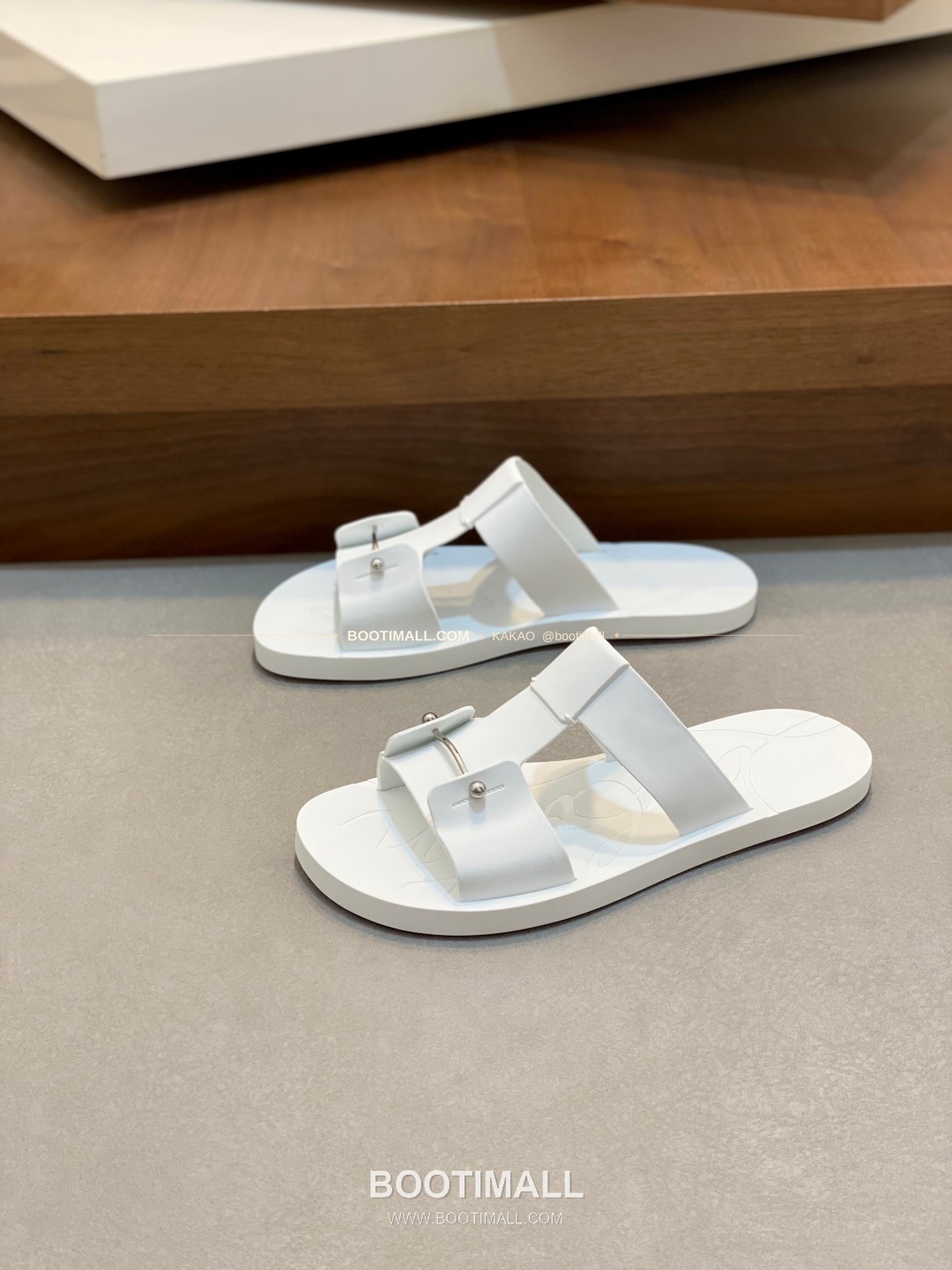 크리스찬루부탱 스트랩 로고 샌들 화이트 Christian Louboutin Strap Logo Sandals 3