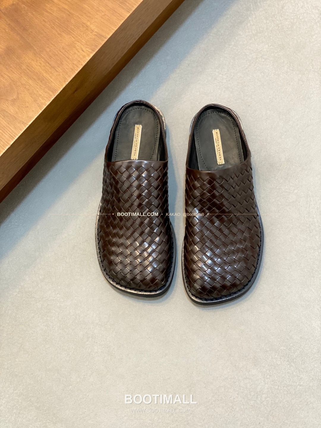 보테가베네타 인트레치아토 가죽 슬립온 슬라이드 샌들 브라운 Bottega Veneta Intrecciato Leather Slip-On Slide Sandals 1